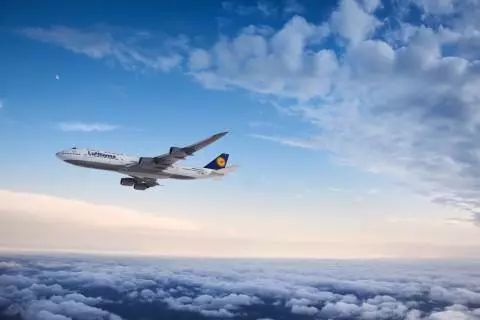 飞机上的旅行全攻略:从订票到落地,轻松解决飞行烦恼 第2张 飞机上的旅行全攻略:从订票到落地,轻松解决飞行烦恼 第2张