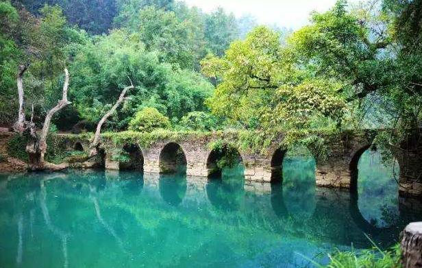 旅行单词英文:掌握这些核心词汇,让你的海外旅行沟通无忧 第2张 旅行单词英文:掌握这些核心词汇,让你的海外旅行沟通无忧 第2张