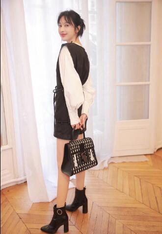 旅行英文词组大全：轻松掌握机场、酒店、餐厅、购物、商务等场景实用表达，告别语言障碍，享受顺畅旅程  第1张