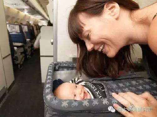 婴儿坐飞机有没有伤害?新手父母必看的安全指南与舒适技巧 第1张 婴儿坐飞机有没有伤害?新手父母必看的安全指南与舒适技巧 第1张