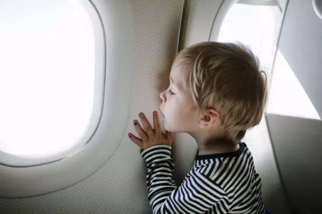 婴儿坐飞机有没有伤害?新手父母必看的安全指南与舒适技巧 第2张 婴儿坐飞机有没有伤害?新手父母必看的安全指南与舒适技巧 第2张