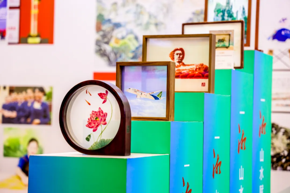 旅行准备的东西艺术教案：让行李打包变成创意拼贴画的快乐课堂